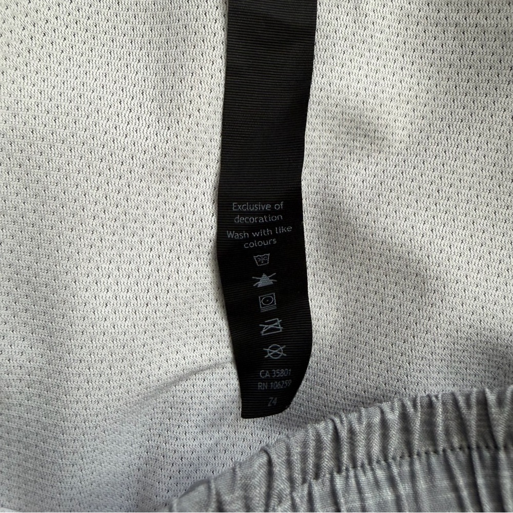 Lululemon Pace Breaker Shorts 8” Medium - Picture 7 of 9